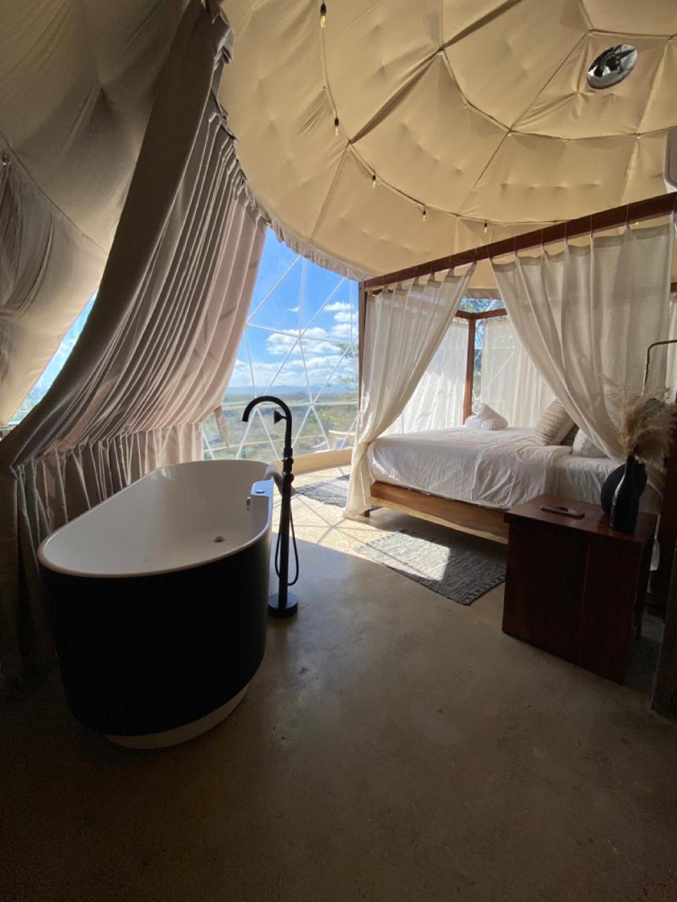فندق Alaya Yoga & Surf & Retreat بلايا فيناو الغرفة الصورة